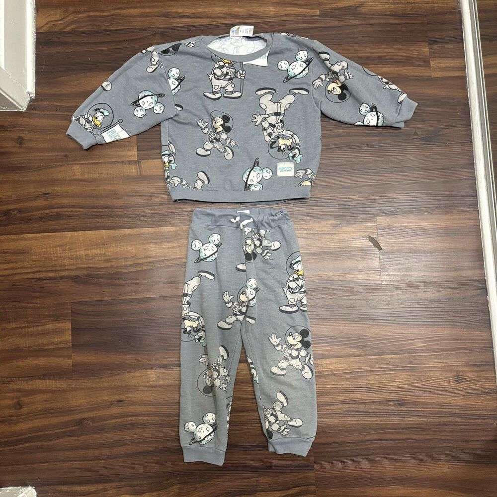 Disney Mickey and Friends Kids Sz 4T Astronaut Space 2PC Sweater Sweatpants